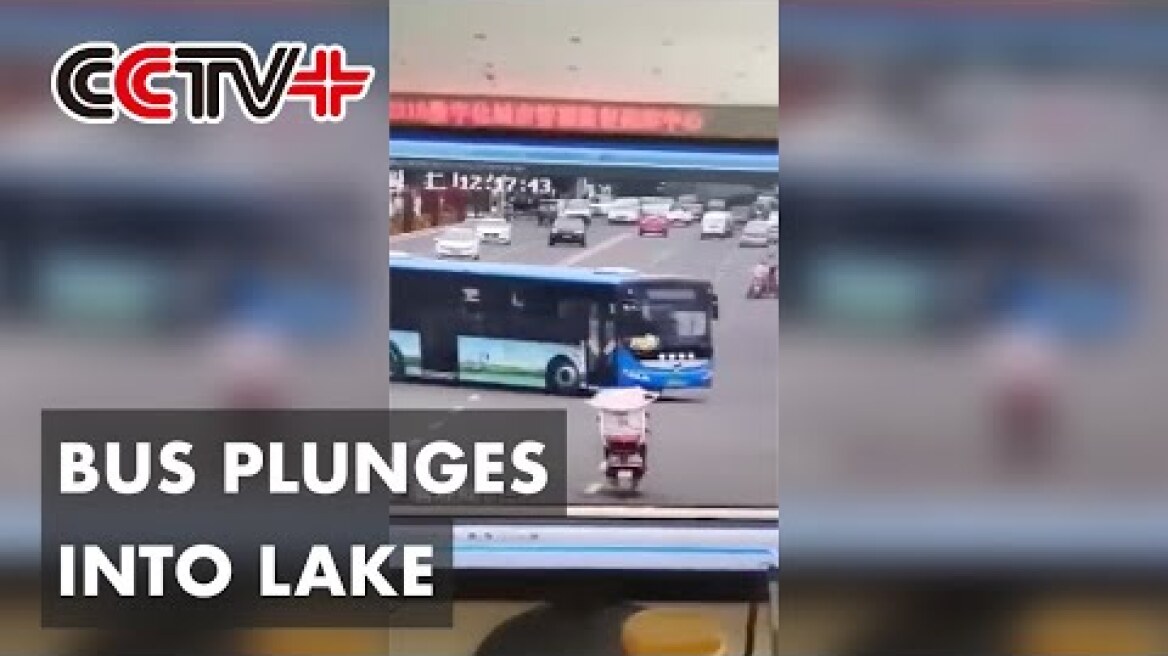 21 Dead, 15 Injured after Bus Plunges into Lake in Southwest China