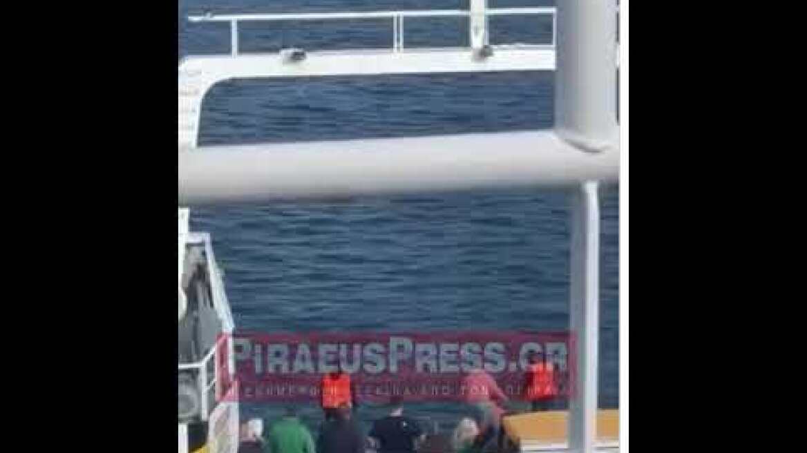 Άνθρωπος στη θάλασσα στο στενό Πέραμα - Σαλαμίνα!