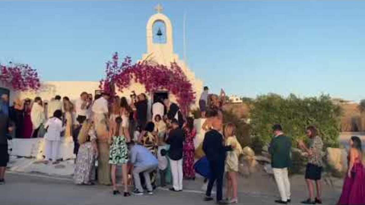 Βάφτιση των δίδυμων κοριτσιών του Σάκη Τανιμανίδη και της Χριστίνας Μπόμπα