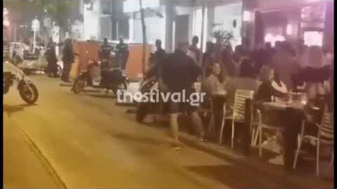 Thestival.gr Πετούσε γλάστρες σε θαμώνες μπαρ από το μπαλκόνι