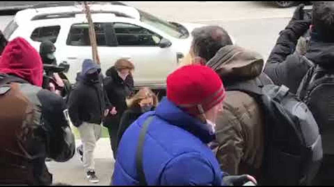 Θεσσαλονίκη - Άφιξη των γονιών του Άλκη και των 2 φίλων του στα δικαστήρια 8/2/2022