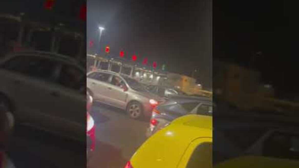 Πιερία: Απίστευτες ουρές χιλιομέτρων στην ΠΑΘΕ - Οργή και αγανάκτηση στους οδηγούς