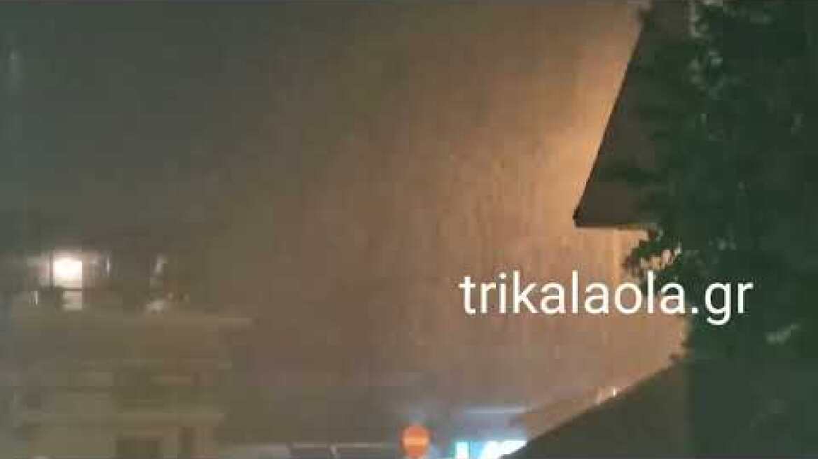 ΤΩΡΑ μετά τα μεσάνυχτα … κατακλυσμός ισχυρή καταιγίδα μέσα στην πόλη των Τρικάλων Κυριακή 7-8-2022