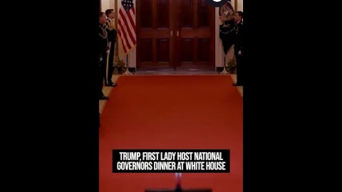 Μελάνια Τραμπ: Δίχασε με το ασημί αστραφτερό παντελόνι στο Governors Dinner - «Μοιάζει σαν να πηγαίνει για πικνίκ», της γράφουν Trump, First Lady host governors dinner at White House