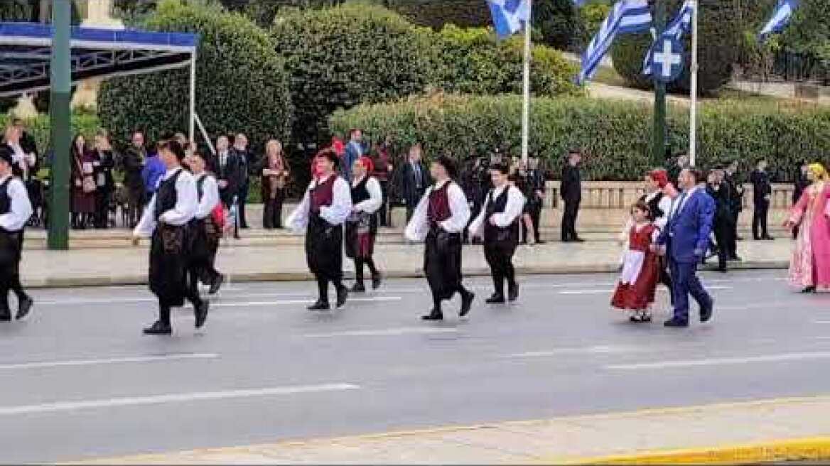Παρέλαση για την 25η Μαρτίου από τη Φολέγανδρο