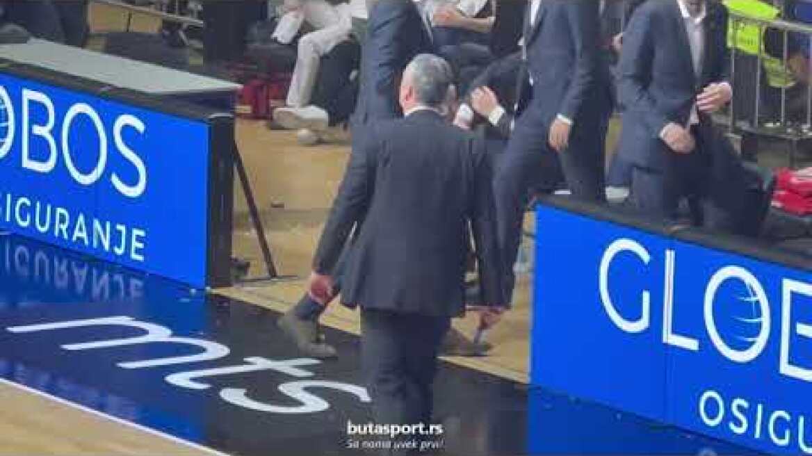 Navijači Partizana gađali Radonjića mobilnim telefonom (Partizan - Crvena zvezda)
