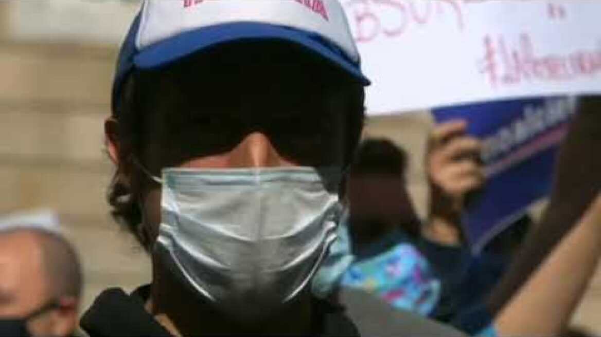 Protest in Barcelona after bars and restaurants are shut
