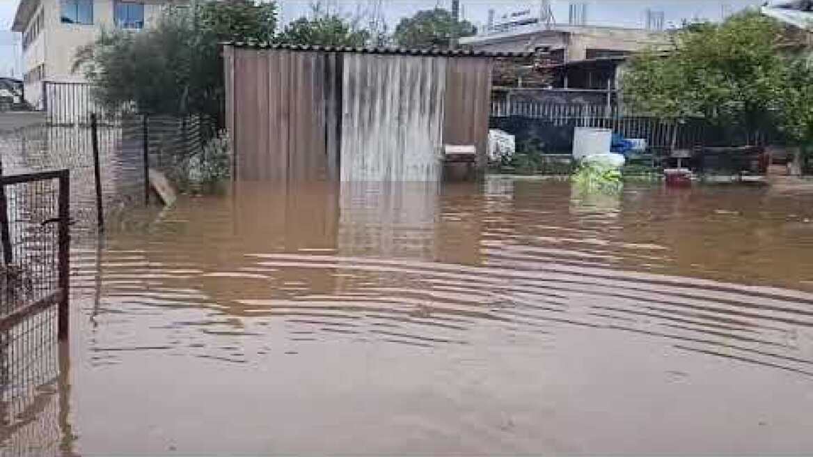 Εγκλωβισμένοι κάτοικοι στη Νέα Πέραμο