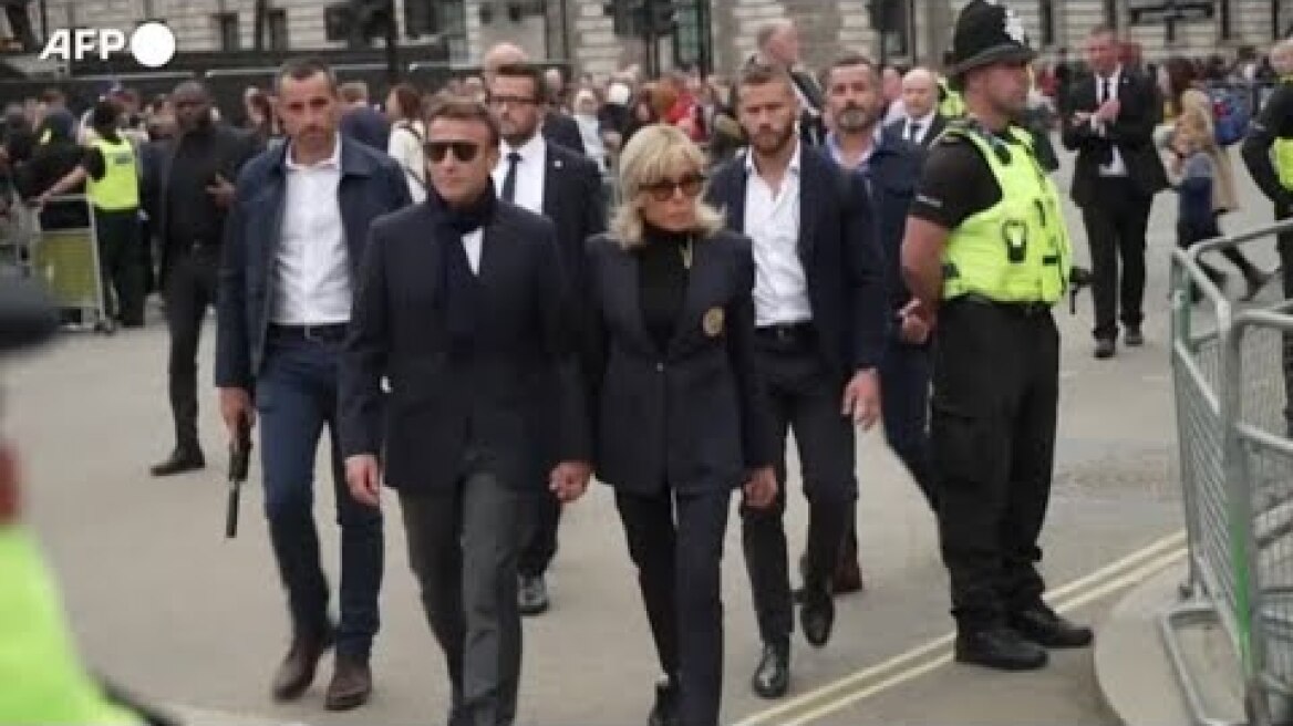 Regina, l'arrivo di Macron a Westminster Hall
