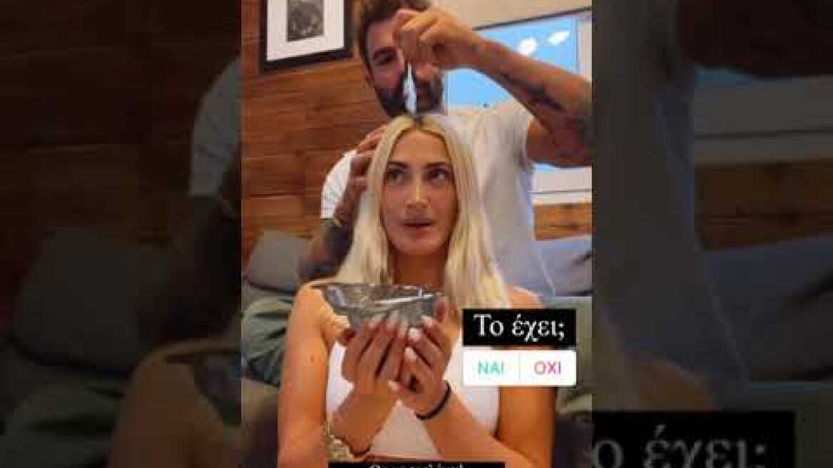 Ο Δημήτρης Αλεξάνδρου σε ρόλο κομμωτή – Έβαψε τα μαλλιά της Ιωάννας Τούνη (2/4)