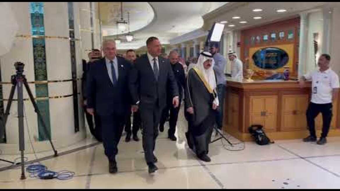 Українська й американська делегації розпочали зустріч в Саудівській Аравії