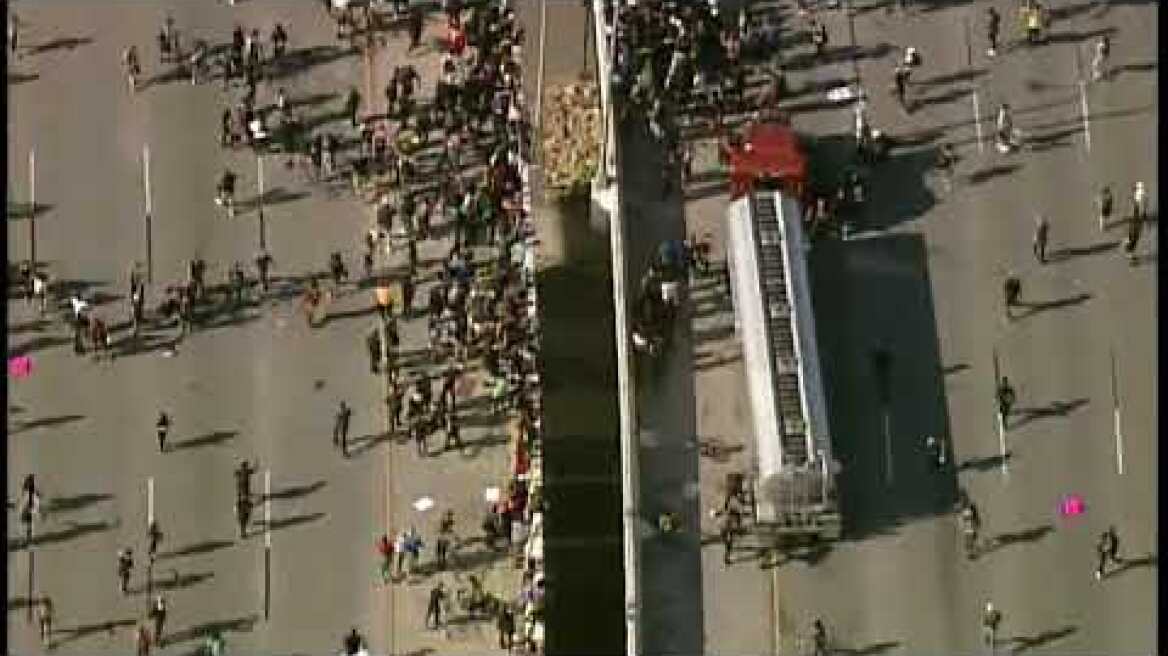 Tanker truck swarmed after driving into protesters on 35W in Minneapolis