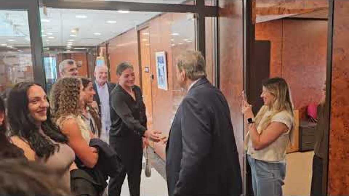 Ο Πρόεδρος της ΕΟΕ Ισίδωρος Κούβελος υποδέχθηκε τα χρυσά κορίτσια της Εθνικής ομάδας πόλο