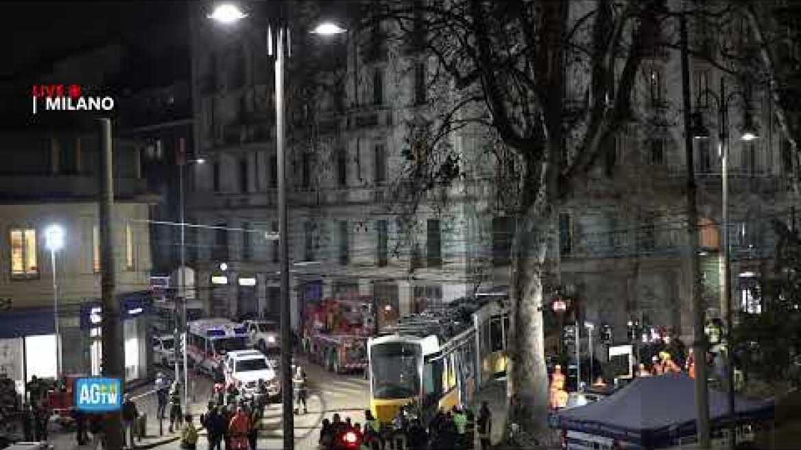 Milano, deraglia tram in centro: almeno un morto