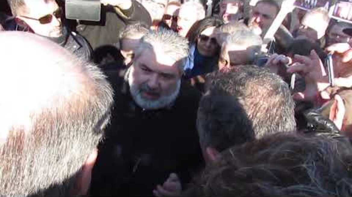 kozan.gr: Με μαύρες σημαίες τποδεχτηκαν τον Κ. Χατζηδάκη στην  υποκ κατασκευη μοναδα Πτολεμαιδα V