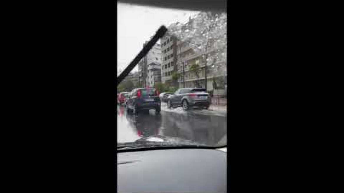 Κακοκαιρία Atena: Καταιγίδα στο κέντρο της Αθήνας