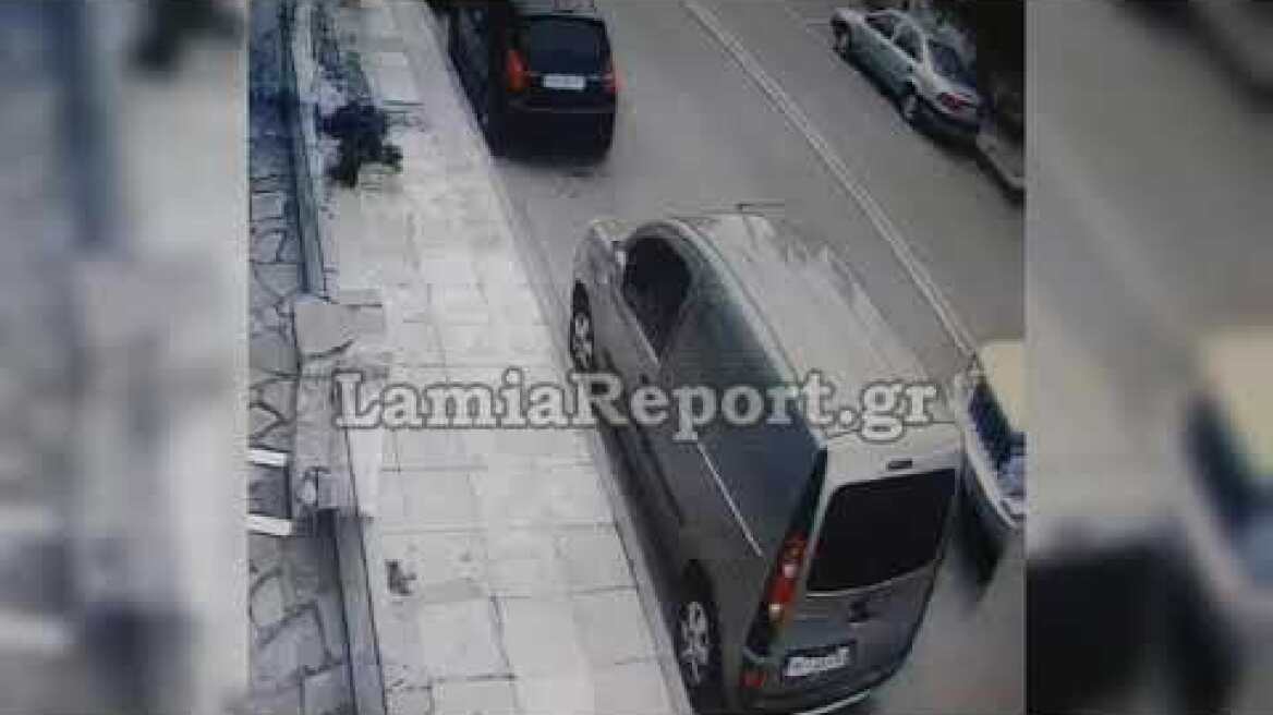 LamiaReport.gr: Έκανε αναστροφή και συγκρούστηκε με ντελιβερά