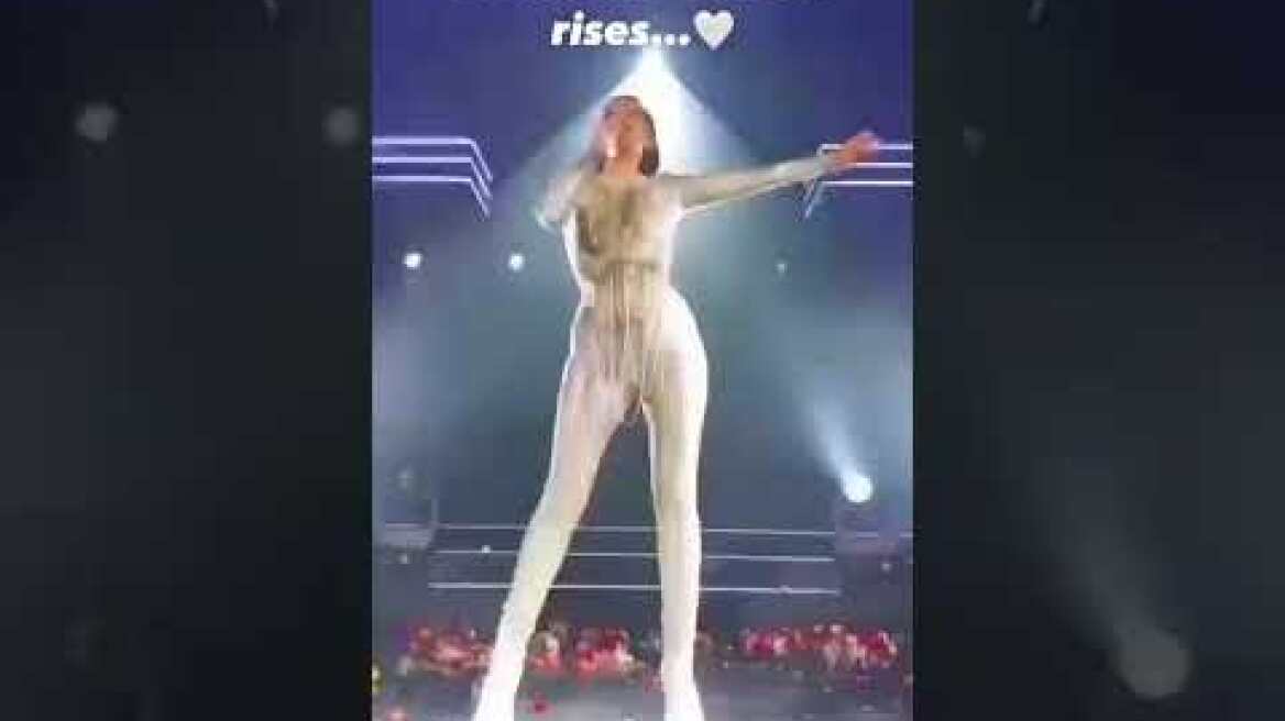 «Όταν βγαίνει η βασίλισσα» - Η Μελίνα Νικολαΐδη: αποθεώνει τη μητέρα της στη σκηνή