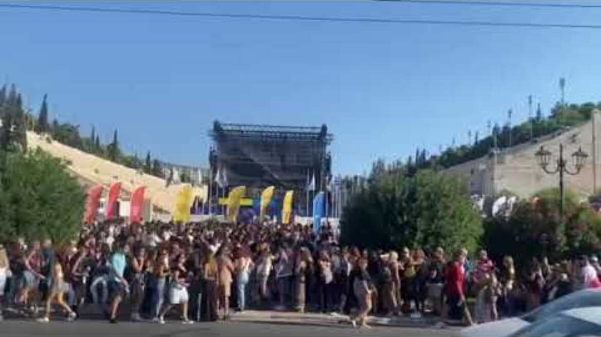 Ουρές έξω από το Καλλιμάρμαρο για τη συναυλία της Άννας Βίσση (1)