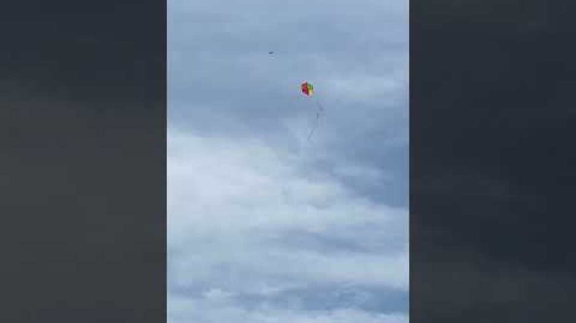 Τρίκαλα: Σήκωσαν χαρταετό με drone