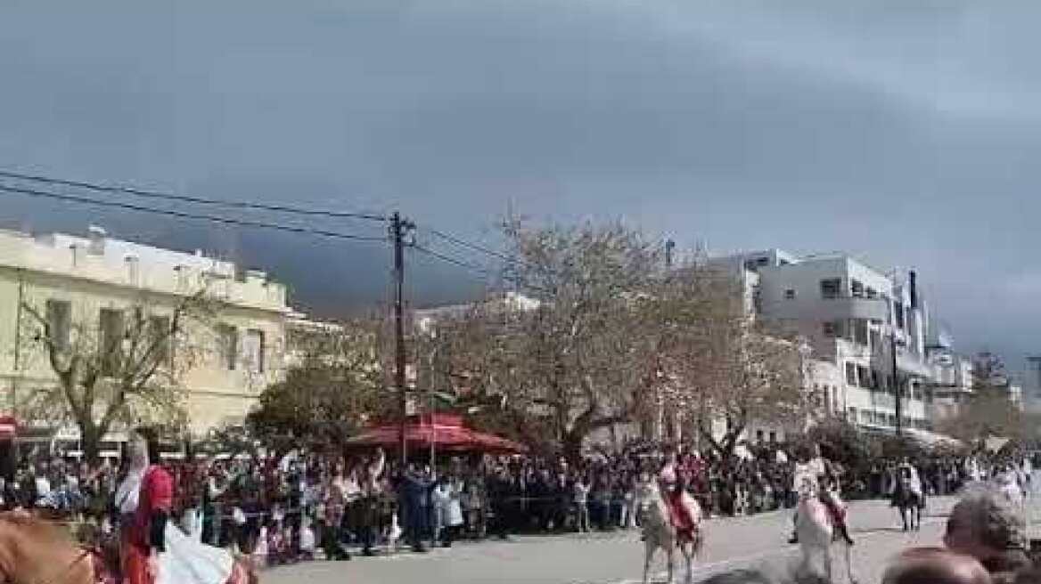 Παρέλαση με άλογα στη Κάρυστο