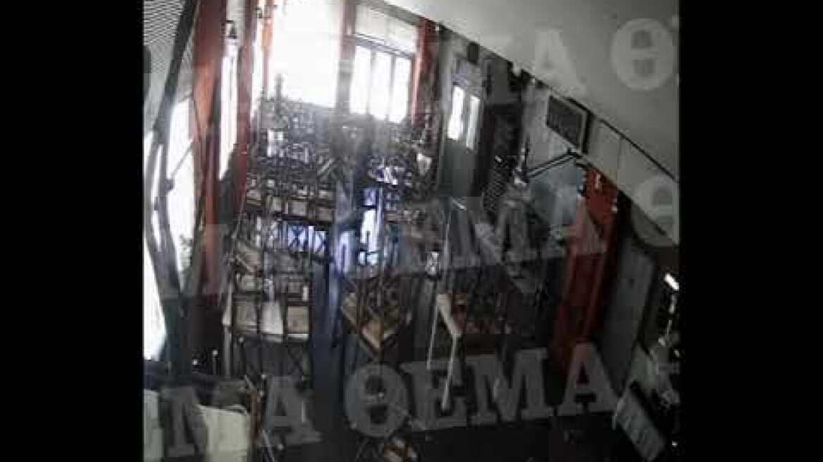 Διαρρήκτης «ανοίγει» δύο μαγαζιά στον Πειραιά σε ένα μήνα