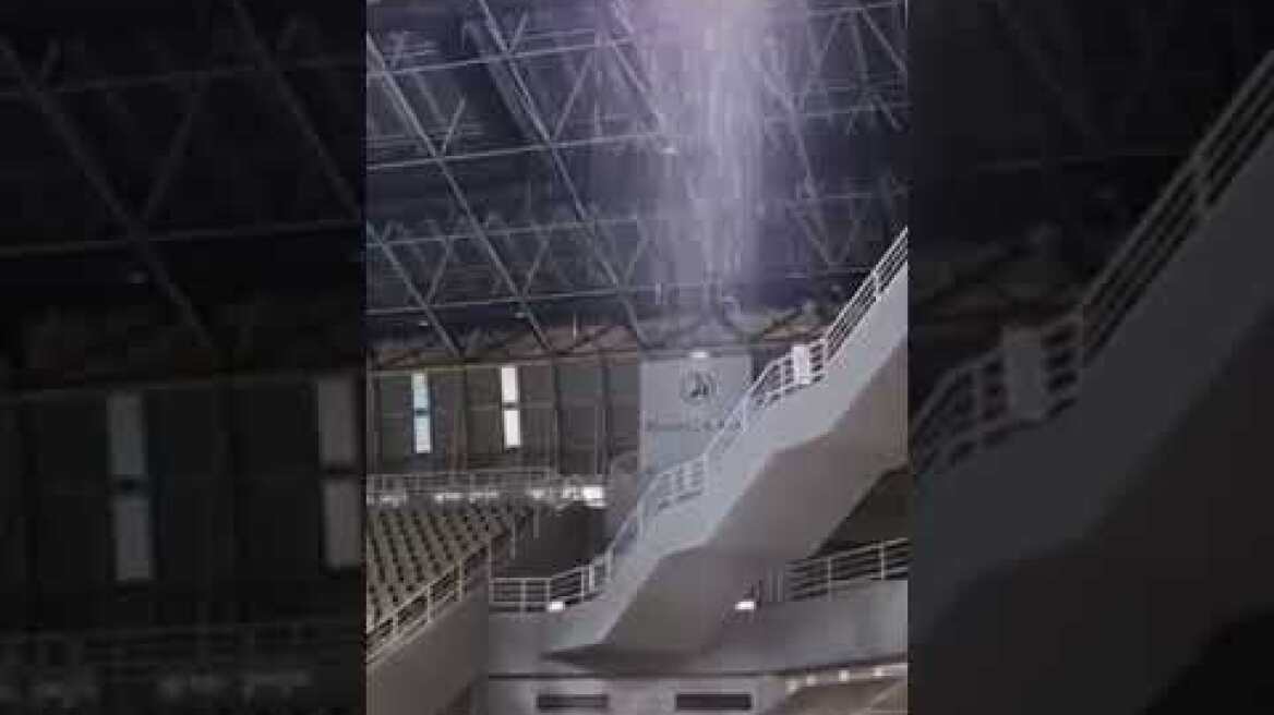 Χθες βράδυ, κολυμβητήριο ΟΑΚΑ, την ωρα της καταιγιδας