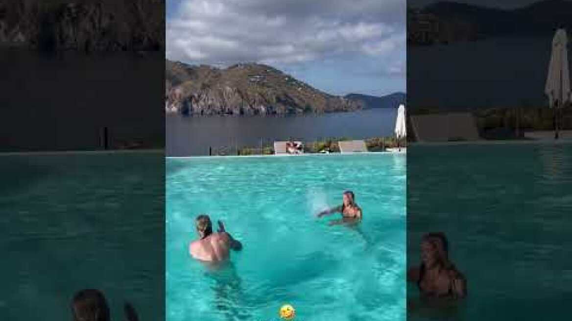 Στη Σαντορίνη η Ντιλέτα Λεότα (3)