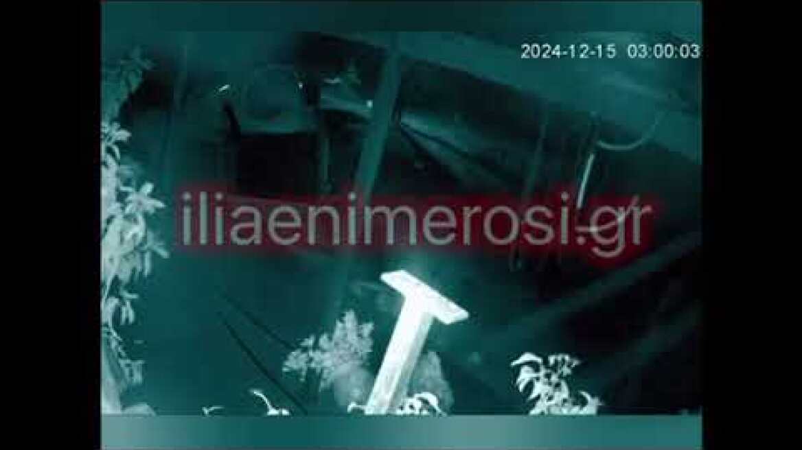 Μυρτιά: Η τρομακτική στιγμή που ο ανεμοστρόβιλος σηκώνει στον αέρα τσουλήθρα παιδικής χαράς