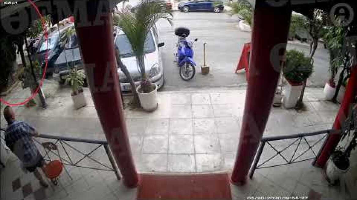 μαυροφορεμενη