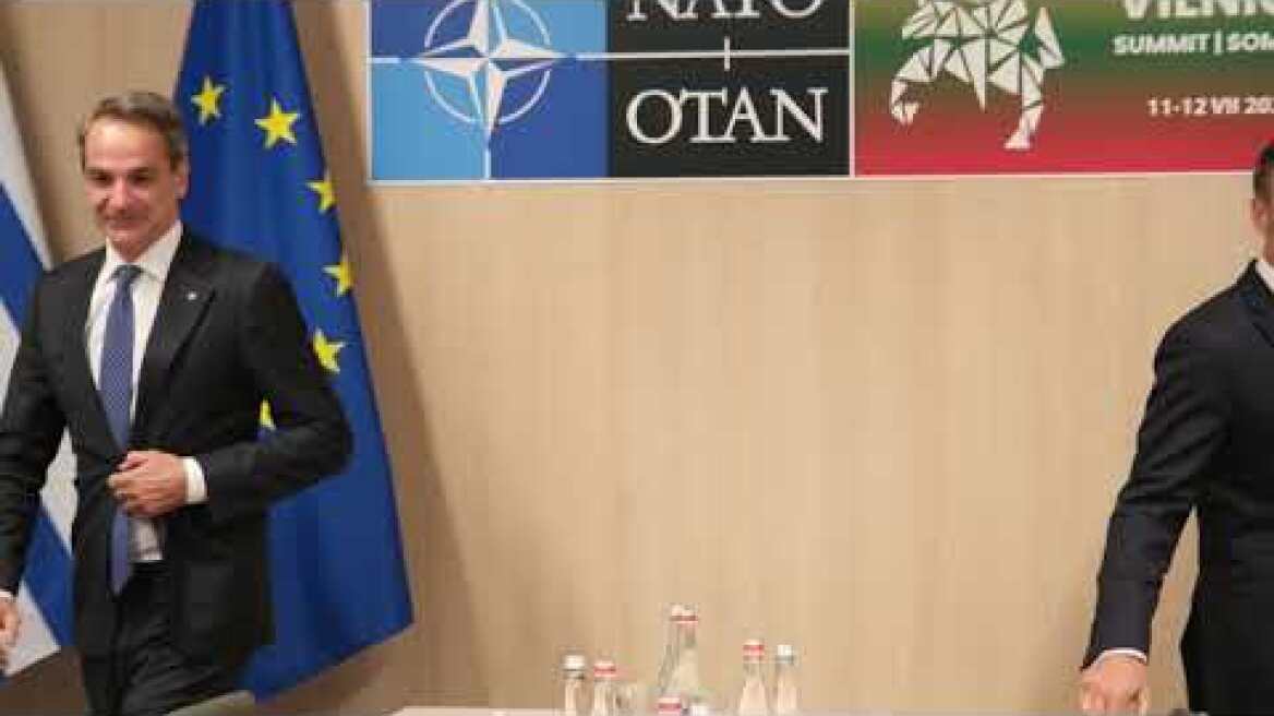 Συνάντηση Μητσοτάκη - Μακρόν στη Σύνοδο του ΝΑΤΟ
