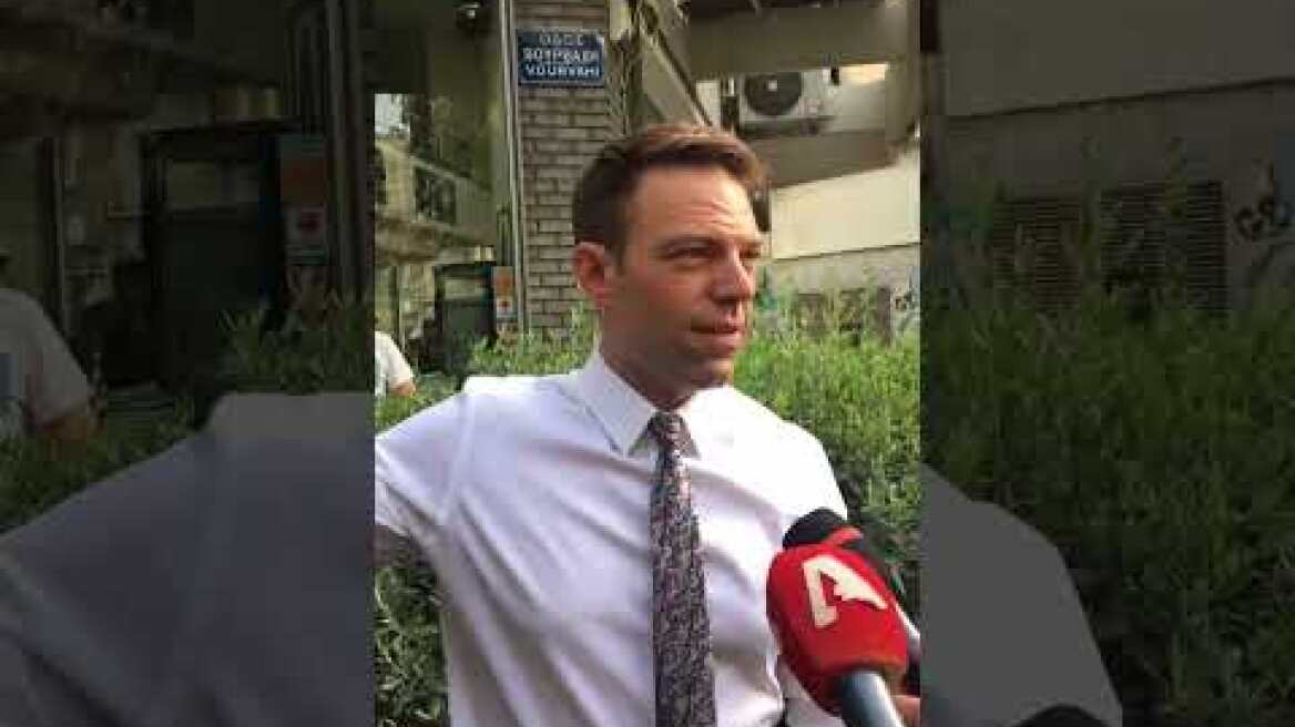 Γειά σου πρόεδρε, φώναξαν στον Κασσελάκη έξω από το σπίτι του - «Όχι ακόμα» τους απάντησε
