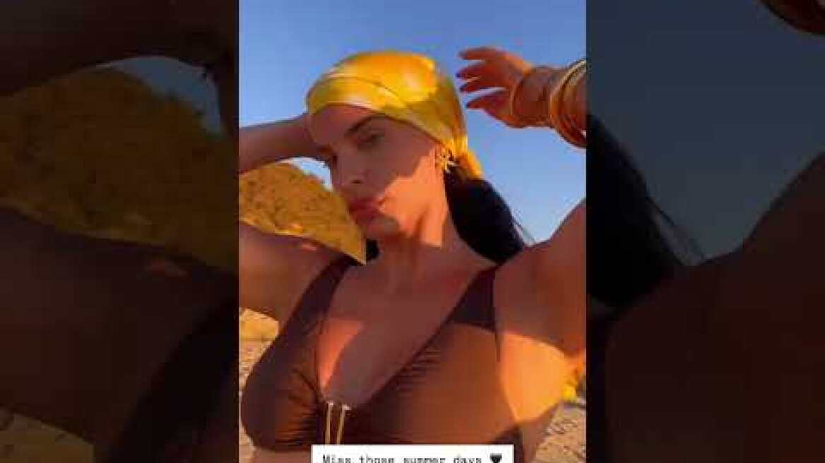 Η Χριστίνα Μπόμπα στην παραλία