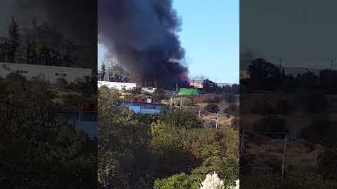 Φωτιά τώρα σε υπαίθριο χώρο στο Μενίδι (2)