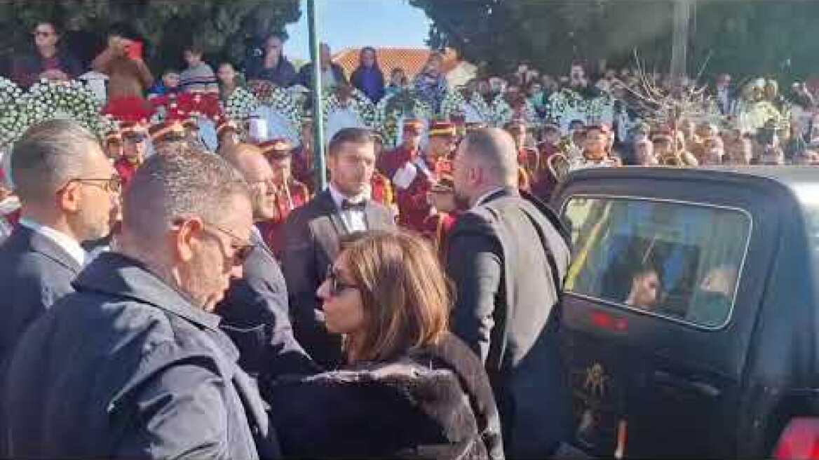 Το τελευταίο αντίο στον Βασίλη Καρρα (7)