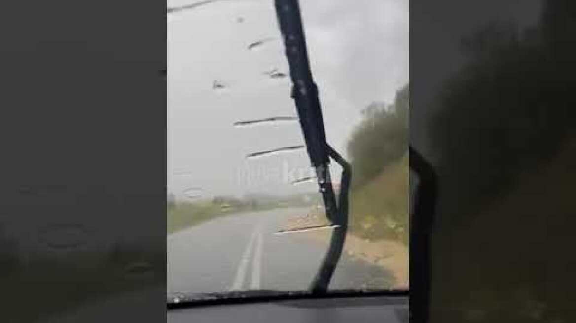 Έντονη βροχόπτωση στον δρόμο Βοριάς - Άγιος Θωμάς