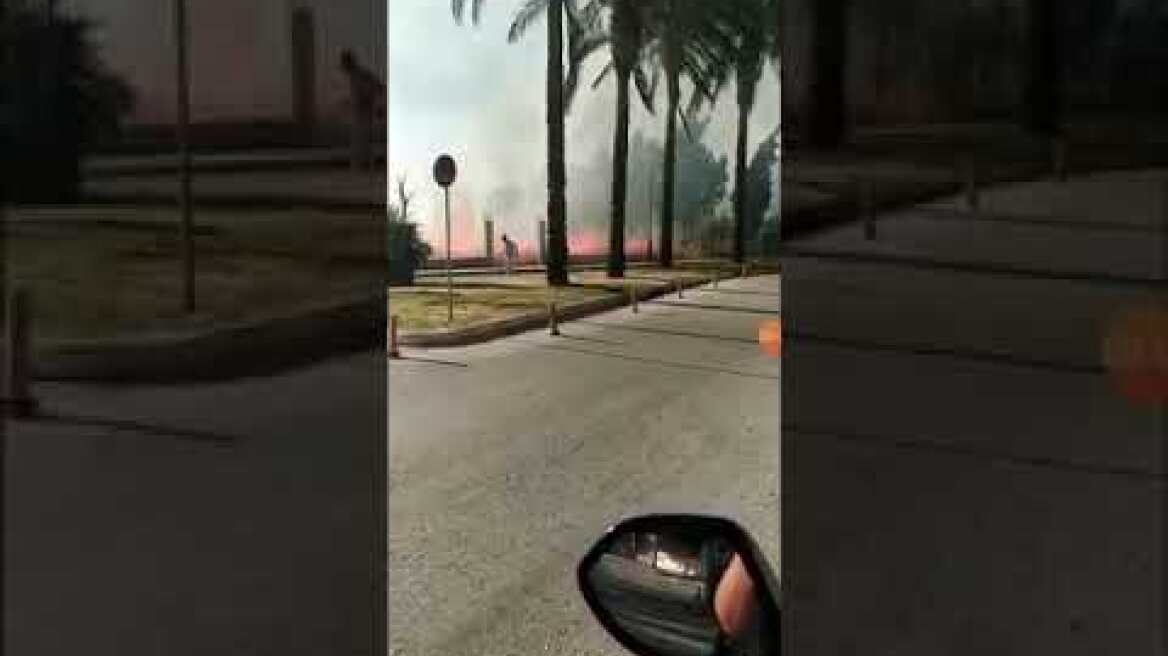 Σε εξέλιξη φωτιά στο Λουτράκι Κορινθίας