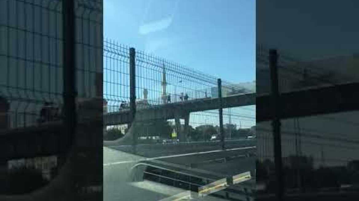 Deprem avcılarda cami minaresi yıkıldı