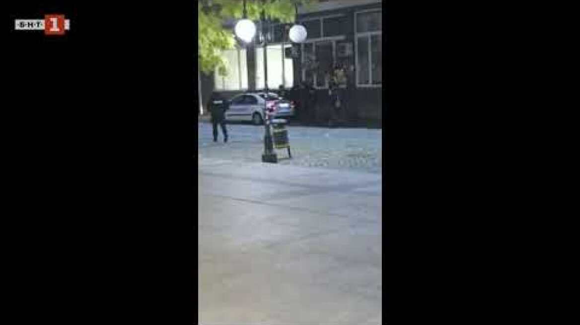 Полицаи отведоха с патрулка Боян Расате след излизането му от участие в БН