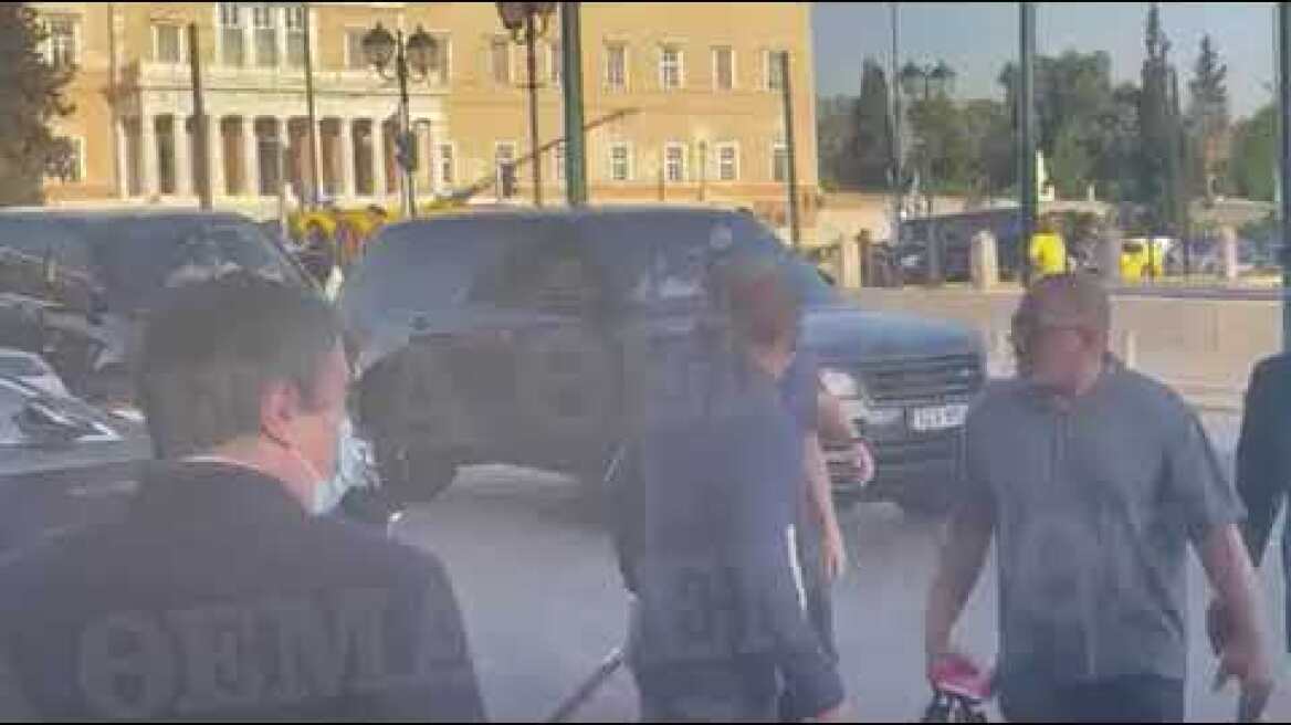 Μπιλ Γκέιτς: Έφτασε στην Αθήνα ο Αμερικανός μεγιστάνας - Θα κάνει διακοπές σε ελληνικά νησιά