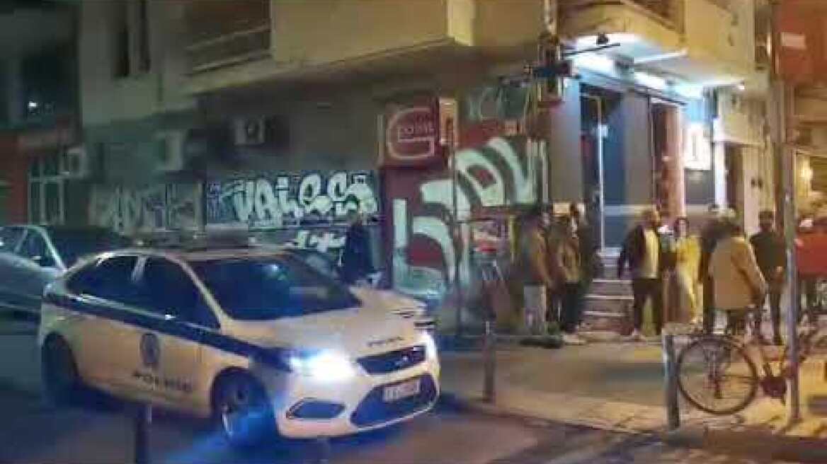 Thestival.gr Η Αστυνομία διέκοψε την συναυλία των μπαλκονιών στη Θεσσαλονίκη