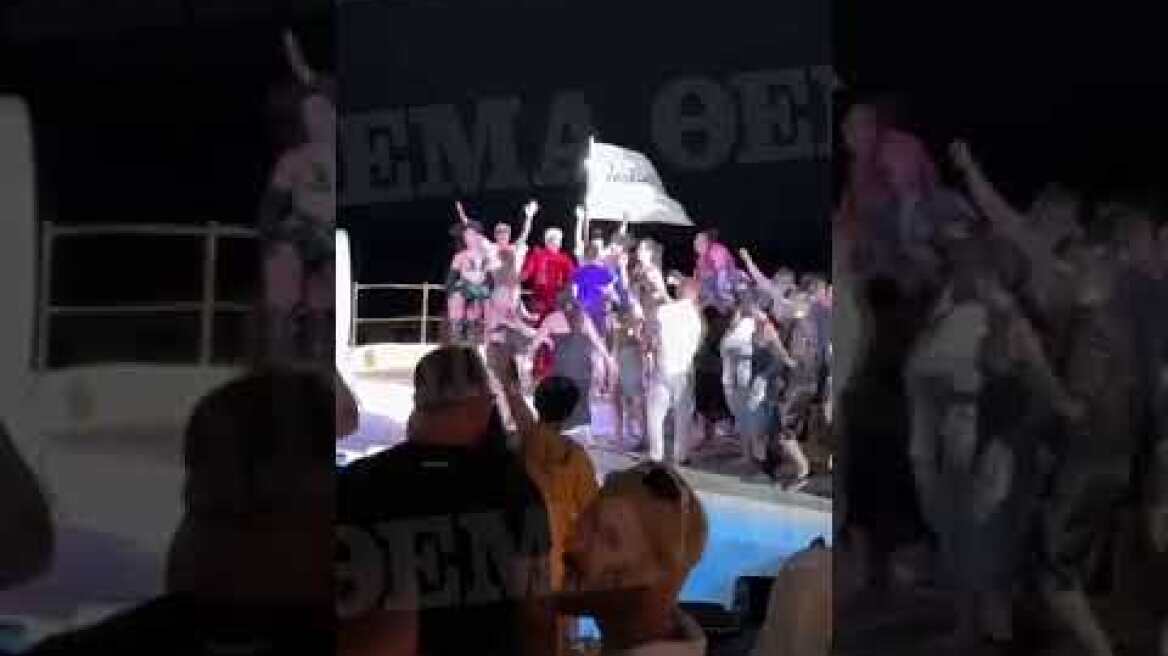 Ο χορός της Πόρτμαν στη Μύκονο