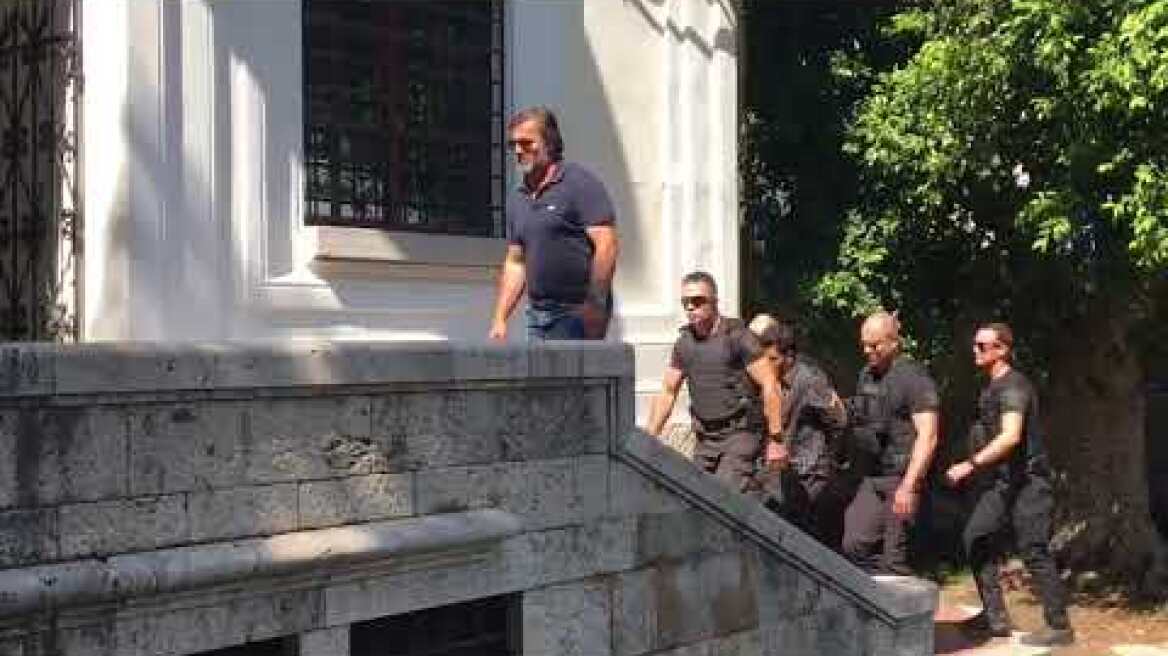 Ο Μπαγκλαντεσιανός στον ανακριτή