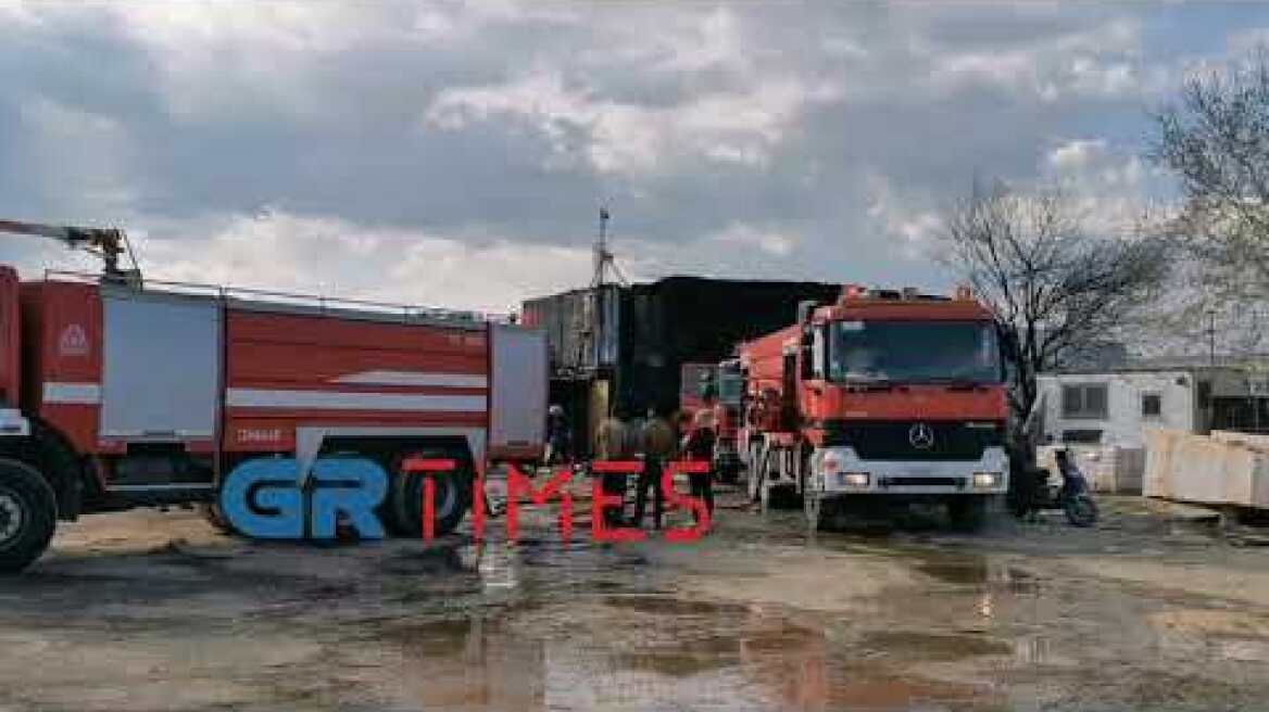 Φωτιά αποθήκη στο Καλοχώρι Θεσσαλονίκης - GRTimes.gr