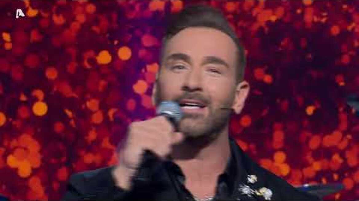 Ο Νίκος Κοκλώνης ερμηνεύει το «Σ’ έχω κάνει Θεό»