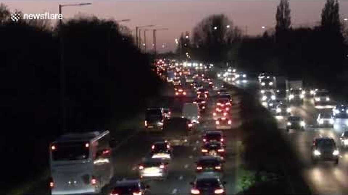 The Great Getaway! Londoners leave the city on eve of Covid lockdown