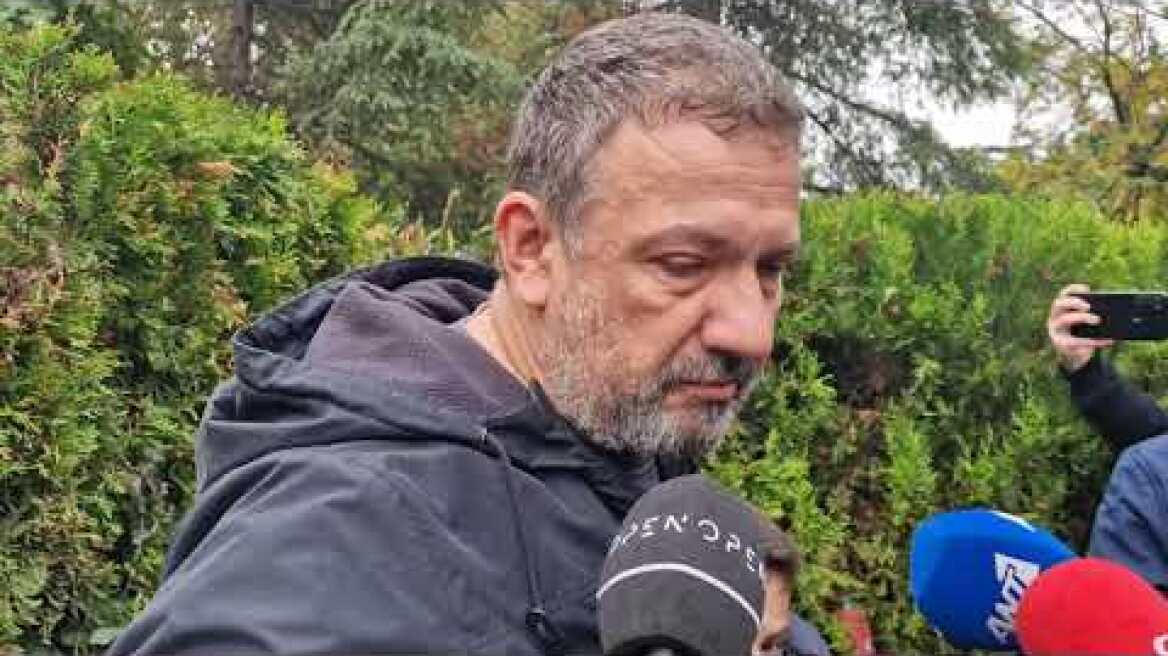 Πολυτεχνείο: τιμούν την επέτειο αφήνοντας γαρύφαλλα στη Θεσσαλονίκη 2