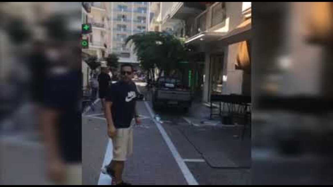 ΒΙΝΤΕΟ ΝΤΟΚΟΥΜΕΝΤΟ: Λύθηκε χειρόφρενο αγροτικού στον πεζόδρομο της Καβάλας