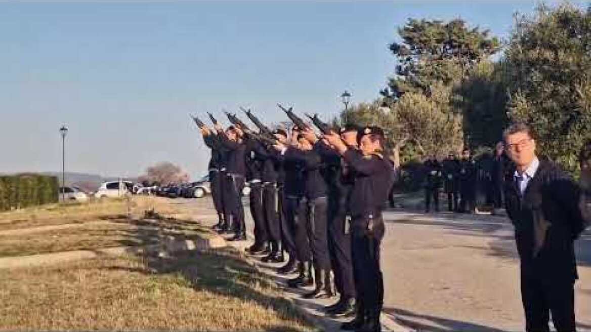 Γιώργος Λυγγερίδης: Τρεις πυροβολισμοί στον αέρα με τον κόσμο να φωνάζει "αθάνατος"