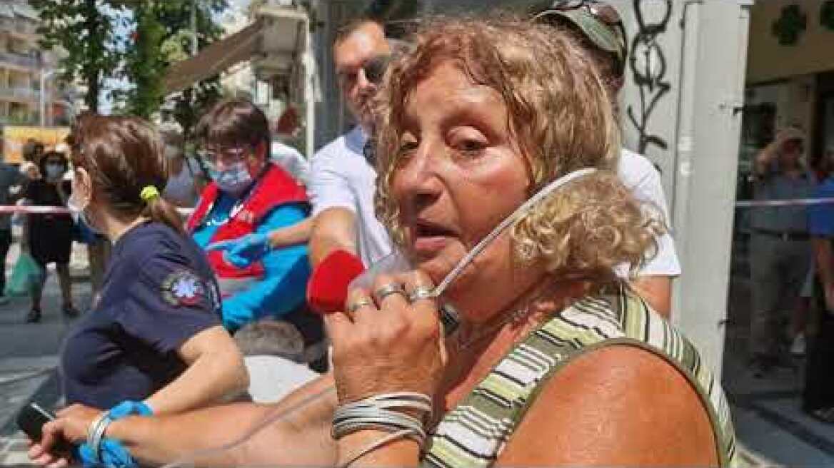 Στο νοσοκομείο γιαγιά και εγγονός μετά τη πυρκαγιά στο διαμέρισμα